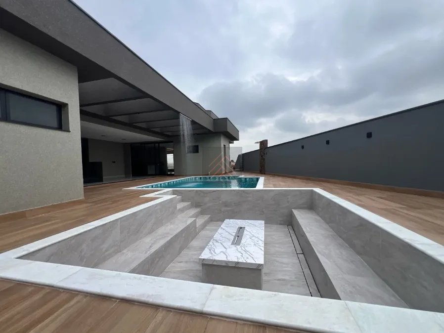 Casa de Alto Padrão no Condomínio Santa Mônica