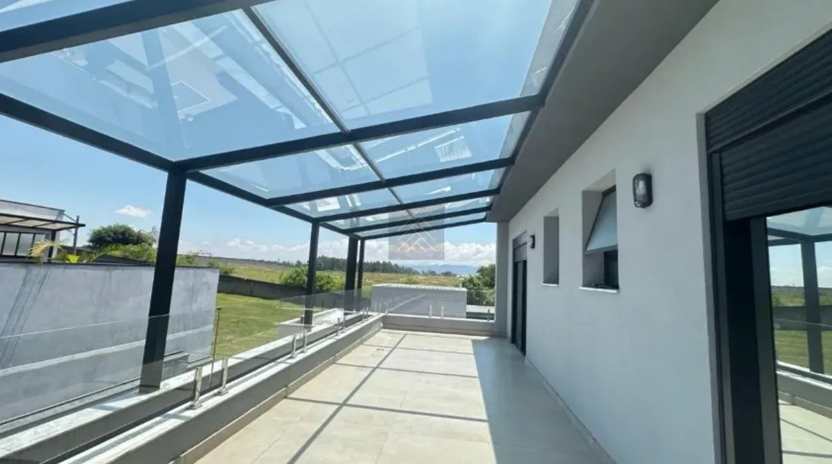 Sobrado de Alto Padrão à Venda no Condomínio Terras do Vale
