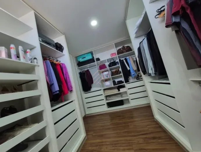Sobrado de Alto Padrão no Condomínio Ouroville