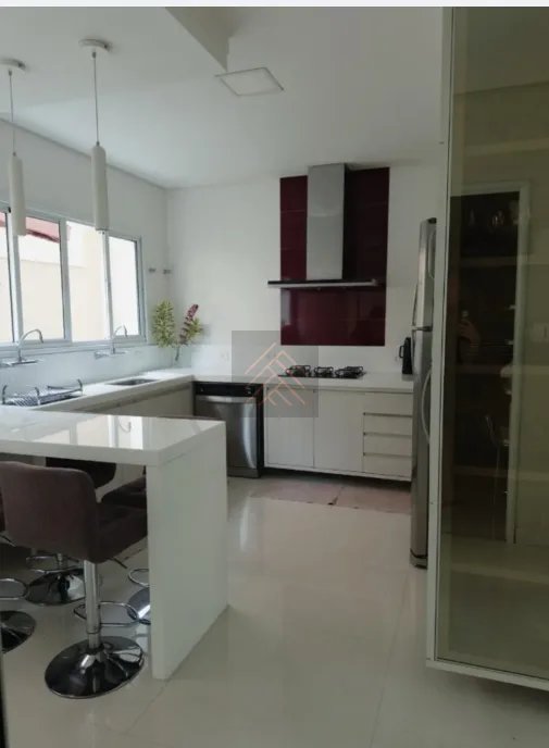 Sobrado com 4 Suítes no Condomínio Vale dos Príncipes