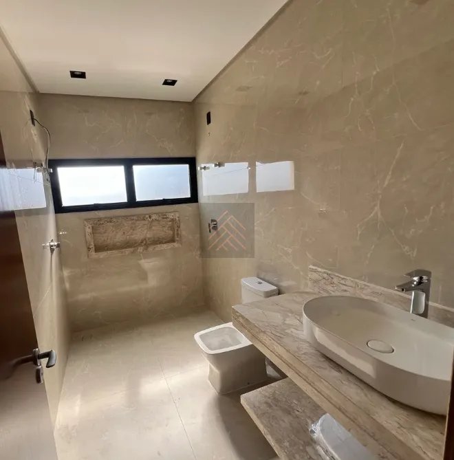 Casa de Alto Padrão no Condomínio Santa Mônica