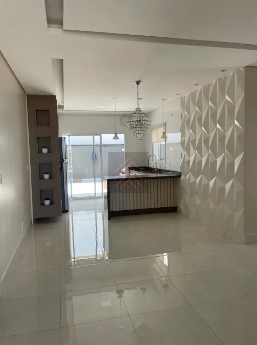 Casa com Piscina no Condomínio Terras do Vale