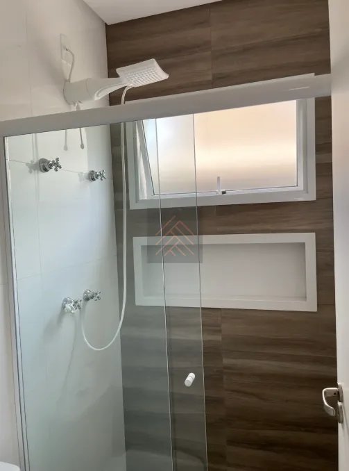 Casa com Piscina no Condomínio Terras do Vale
